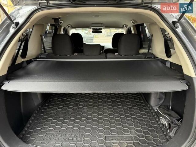 Серый Мицубиси Аутлендер, объемом двигателя 2.36 л и пробегом 136 тыс. км за 15000 $, фото 14 на Automoto.ua