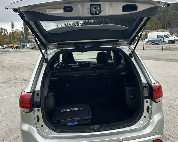 Сірий Міцубісі Аутлендер, об'ємом двигуна 2.36 л та пробігом 179 тис. км за 24950 $, фото 15 на Automoto.ua