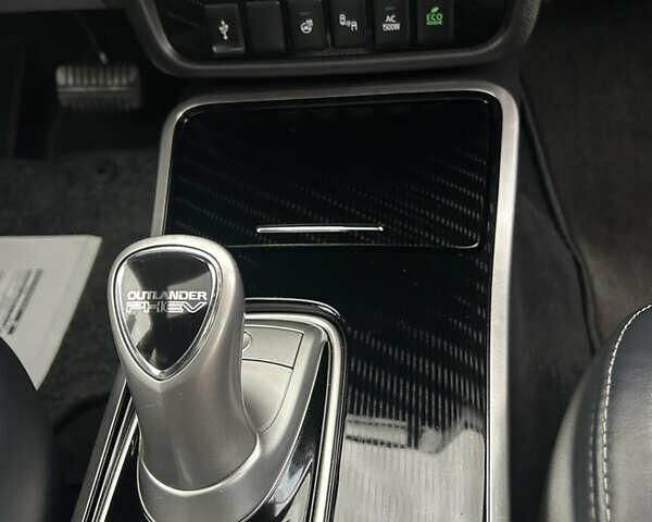 Сірий Міцубісі Аутлендер, об'ємом двигуна 0 л та пробігом 157 тис. км за 25900 $, фото 24 на Automoto.ua