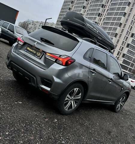 Серый Мицубиси Аутлендер, объемом двигателя 2 л и пробегом 70 тыс. км за 16899 $, фото 5 на Automoto.ua