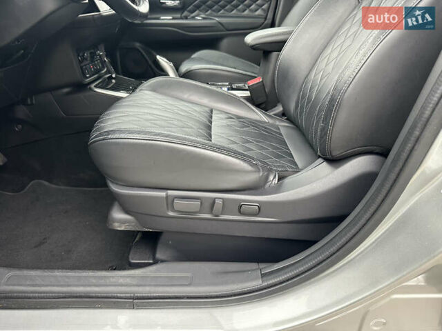 Сірий Міцубісі Аутлендер, об'ємом двигуна 2.36 л та пробігом 179 тис. км за 24950 $, фото 32 на Automoto.ua
