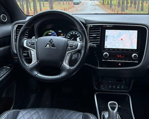 Серый Мицубиси Аутлендер, объемом двигателя 2.36 л и пробегом 179 тыс. км за 24900 $, фото 17 на Automoto.ua