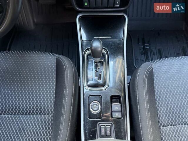 Серый Мицубиси Аутлендер, объемом двигателя 2.36 л и пробегом 136 тыс. км за 14900 $, фото 17 на Automoto.ua