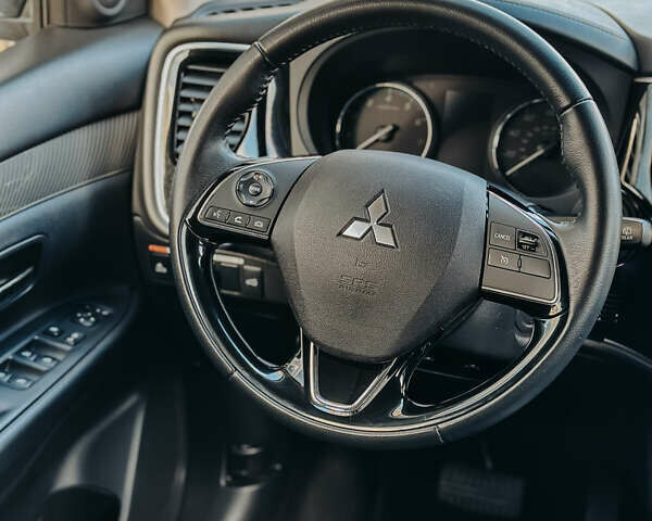 Серый Мицубиси Аутлендер, объемом двигателя 2.4 л и пробегом 95 тыс. км за 16500 $, фото 8 на Automoto.ua