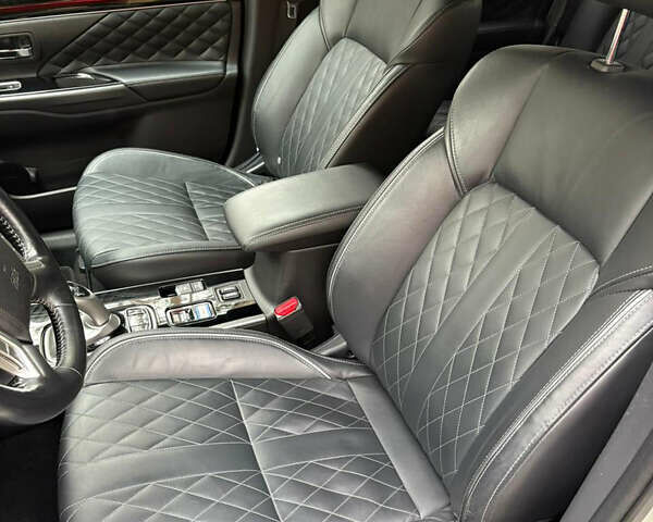 Серый Мицубиси Аутлендер, объемом двигателя 2.36 л и пробегом 179 тыс. км за 24900 $, фото 10 на Automoto.ua