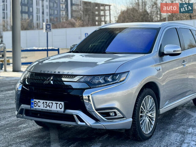 Серый Мицубиси Аутлендер, объемом двигателя 2 л и пробегом 127 тыс. км за 22900 $, фото 28 на Automoto.ua