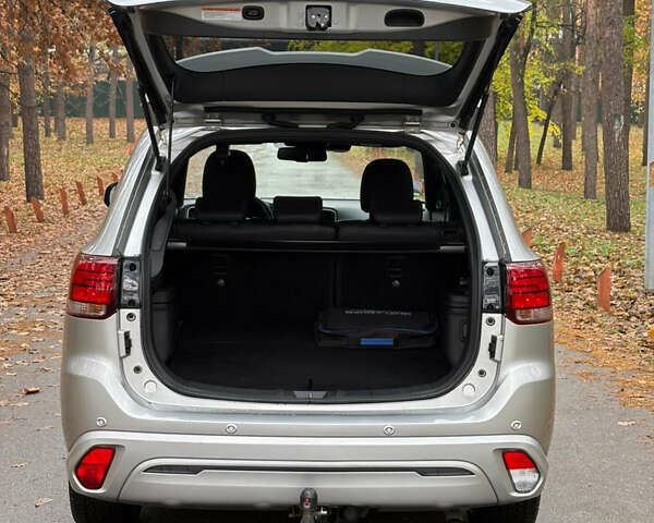 Серый Мицубиси Аутлендер, объемом двигателя 2.36 л и пробегом 179 тыс. км за 24900 $, фото 8 на Automoto.ua