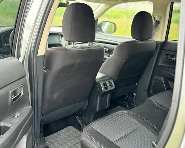 Сірий Міцубісі Аутлендер, об'ємом двигуна 2.36 л та пробігом 91 тис. км за 21150 $, фото 27 на Automoto.ua