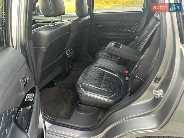 Сірий Міцубісі Аутлендер, об'ємом двигуна 0 л та пробігом 157 тис. км за 25900 $, фото 33 на Automoto.ua