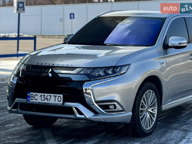 Серый Мицубиси Аутлендер, объемом двигателя 2 л и пробегом 127 тыс. км за 22900 $, фото 18 на Automoto.ua