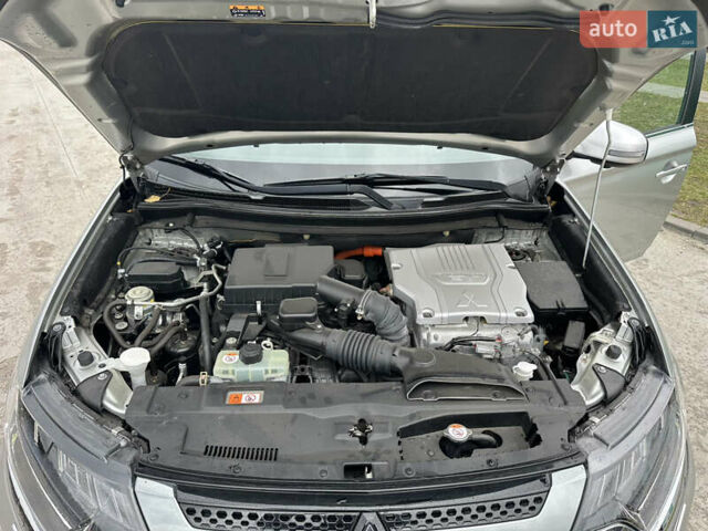 Сірий Міцубісі Аутлендер, об'ємом двигуна 2.36 л та пробігом 179 тис. км за 24950 $, фото 38 на Automoto.ua