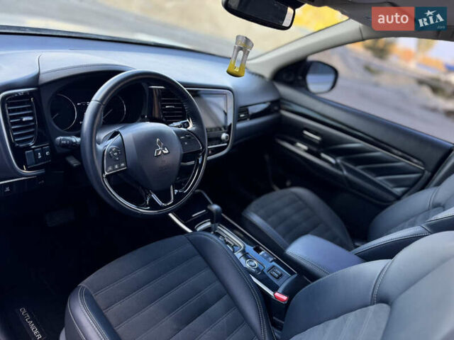 Міцубісі Аутлендер 2020 у Дніпро (Дніпропетровську) на Automoto.ua Сірий Міцубісі Аутлендер, об'ємом двигуна 2.36 л та пробігом 29 тис. км за 25500 $, фото 26 на Automoto.ua