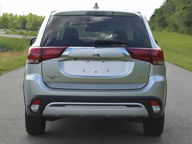 Серый Мицубиси Аутлендер, объемом двигателя 2.4 л и пробегом 35 тыс. км за 7600 $, фото 5 на Automoto.ua