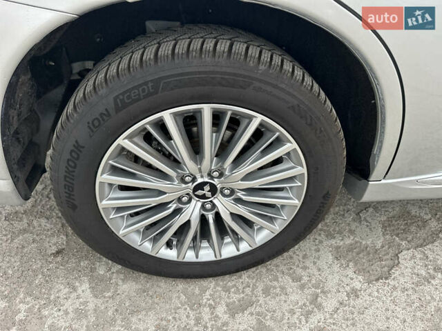 Сірий Міцубісі Аутлендер, об'ємом двигуна 2.36 л та пробігом 179 тис. км за 24950 $, фото 5 на Automoto.ua