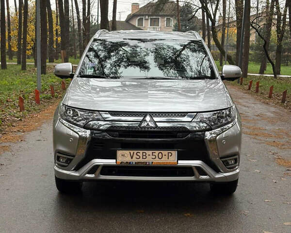 Серый Мицубиси Аутлендер, объемом двигателя 2.36 л и пробегом 179 тыс. км за 24900 $, фото 7 на Automoto.ua