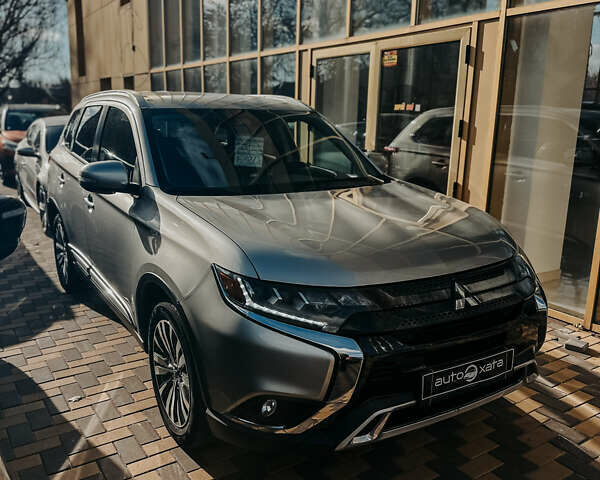 Серый Мицубиси Аутлендер, объемом двигателя 2.4 л и пробегом 95 тыс. км за 16500 $, фото 1 на Automoto.ua