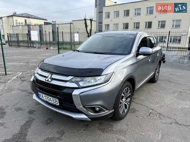 Серый Мицубиси Аутлендер, объемом двигателя 2.36 л и пробегом 136 тыс. км за 15000 $, фото 1 на Automoto.ua