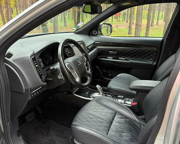 Серый Мицубиси Аутлендер, объемом двигателя 2.36 л и пробегом 179 тыс. км за 24900 $, фото 11 на Automoto.ua