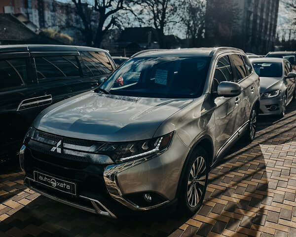 Серый Мицубиси Аутлендер, объемом двигателя 2.4 л и пробегом 95 тыс. км за 16500 $, фото 2 на Automoto.ua