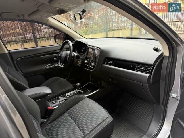 Сірий Міцубісі Аутлендер, об'ємом двигуна 2.36 л та пробігом 136 тис. км за 14800 $, фото 16 на Automoto.ua