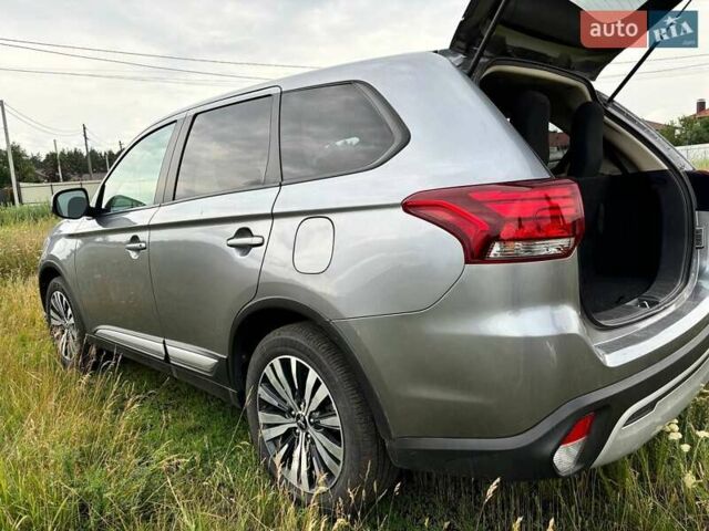 Сірий Міцубісі Аутлендер, об'ємом двигуна 2.36 л та пробігом 91 тис. км за 21150 $, фото 8 на Automoto.ua