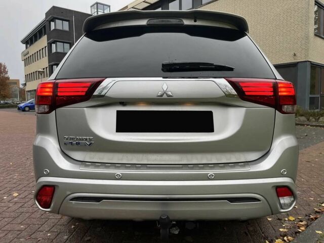 Серый Мицубиси Аутлендер, объемом двигателя 2.4 л и пробегом 49 тыс. км за 13300 $, фото 5 на Automoto.ua