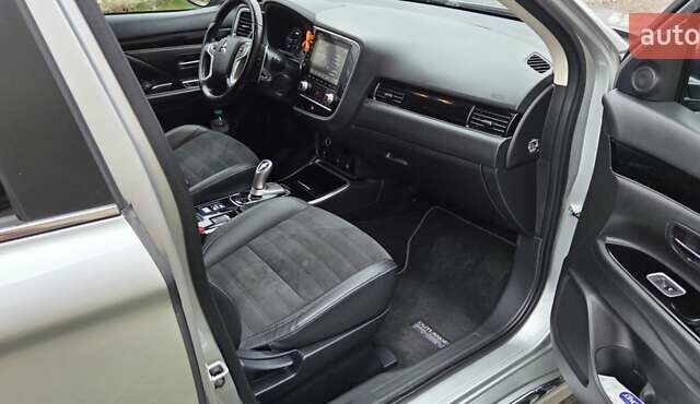 Серый Мицубиси Аутлендер, объемом двигателя 2.4 л и пробегом 174 тыс. км за 27300 $, фото 11 на Automoto.ua