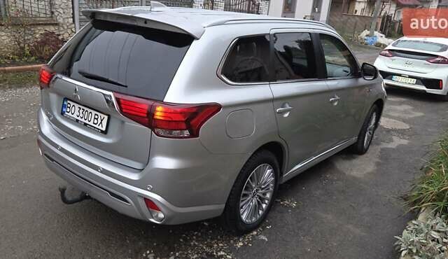 Серый Мицубиси Аутлендер, объемом двигателя 2.4 л и пробегом 174 тыс. км за 27300 $, фото 4 на Automoto.ua