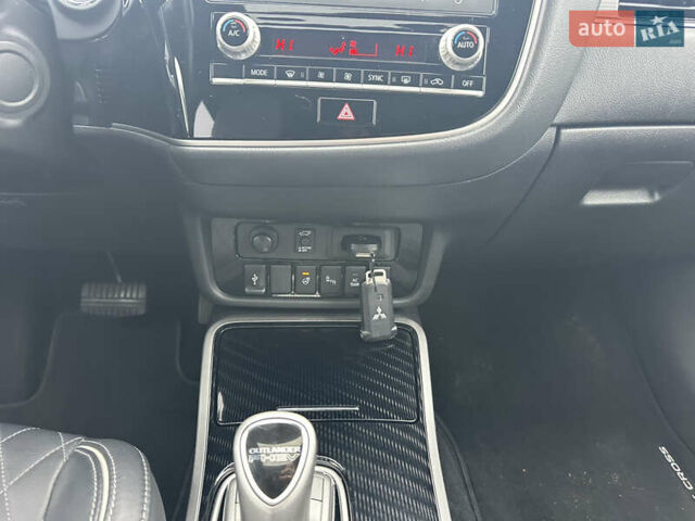 Сірий Міцубісі Аутлендер, об'ємом двигуна 2.36 л та пробігом 179 тис. км за 24950 $, фото 23 на Automoto.ua