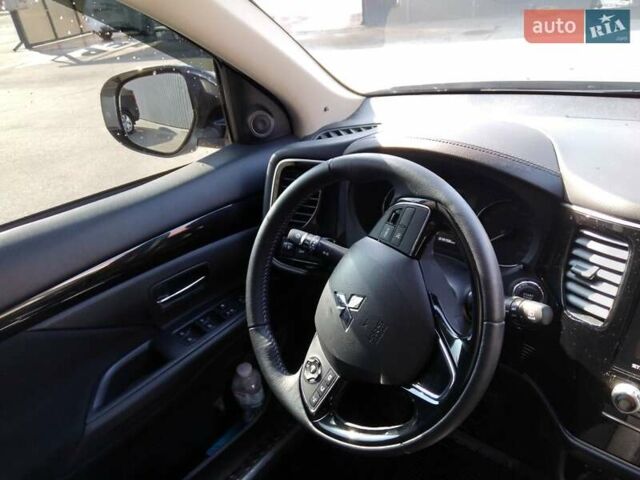 Серый Мицубиси Аутлендер, объемом двигателя 2 л и пробегом 32 тыс. км за 21000 $, фото 6 на Automoto.ua