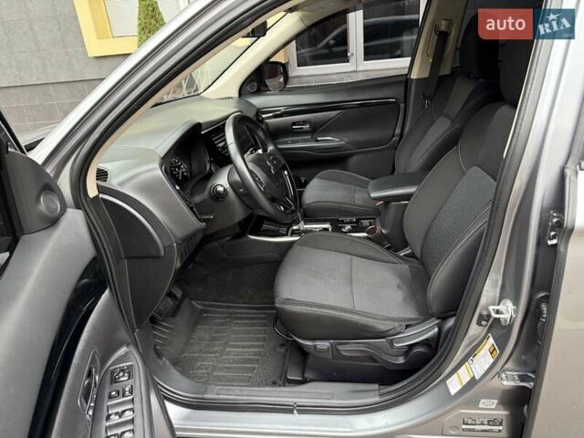 Сірий Міцубісі Аутлендер, об'ємом двигуна 2.36 л та пробігом 136 тис. км за 14800 $, фото 13 на Automoto.ua