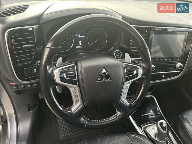Сірий Міцубісі Аутлендер, об'ємом двигуна 0 л та пробігом 157 тис. км за 25900 $, фото 28 на Automoto.ua