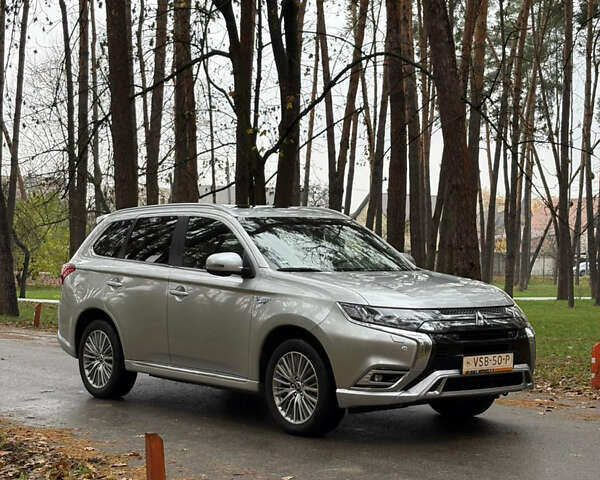 Серый Мицубиси Аутлендер, объемом двигателя 2.36 л и пробегом 179 тыс. км за 24900 $, фото 6 на Automoto.ua