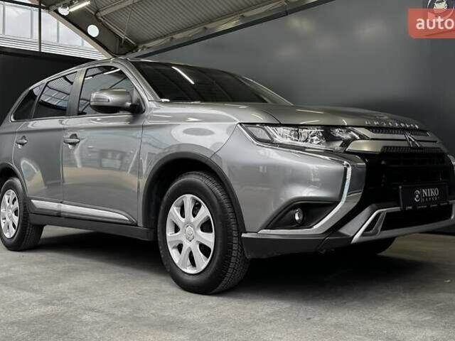 Серый Мицубиси Аутлендер, объемом двигателя 2 л и пробегом 91 тыс. км за 19000 $, фото 4 на Automoto.ua