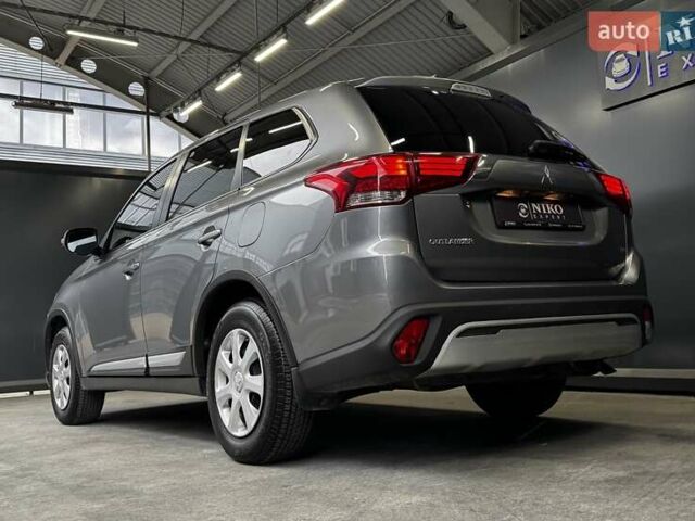 Серый Мицубиси Аутлендер, объемом двигателя 2 л и пробегом 91 тыс. км за 19000 $, фото 17 на Automoto.ua