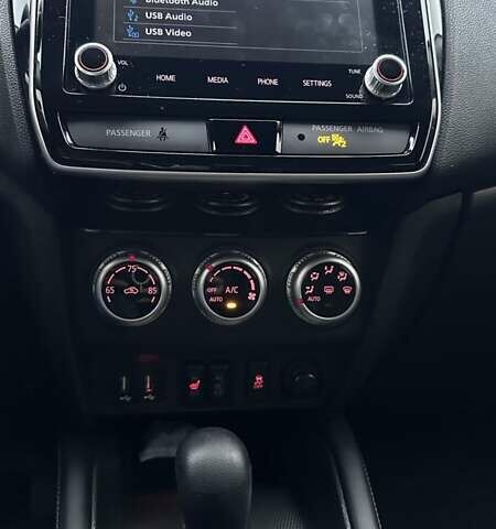 Серый Мицубиси Аутлендер, объемом двигателя 2 л и пробегом 70 тыс. км за 16899 $, фото 10 на Automoto.ua