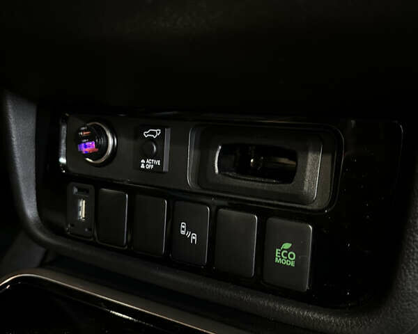 Серый Мицубиси Аутлендер, объемом двигателя 2.36 л и пробегом 130 тыс. км за 17300 $, фото 10 на Automoto.ua