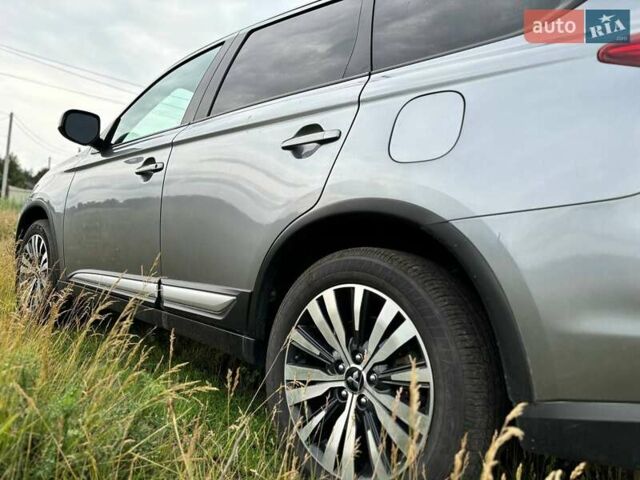 Сірий Міцубісі Аутлендер, об'ємом двигуна 2.36 л та пробігом 91 тис. км за 21150 $, фото 10 на Automoto.ua