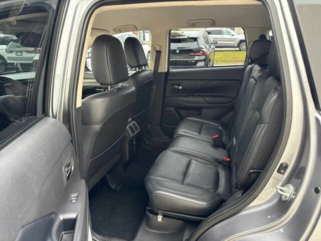 Серый Мицубиси Аутлендер, объемом двигателя 2.4 л и пробегом 36 тыс. км за 10200 $, фото 11 на Automoto.ua