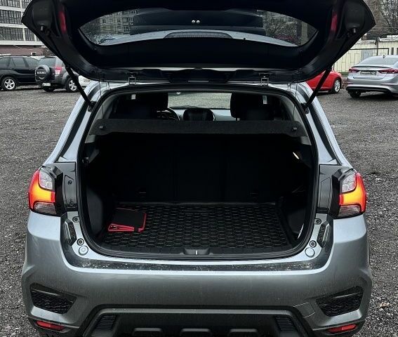 Серый Мицубиси Аутлендер, объемом двигателя 2 л и пробегом 70 тыс. км за 16799 $, фото 1 на Automoto.ua