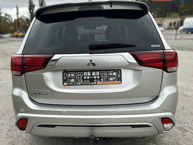 Сірий Міцубісі Аутлендер, об'ємом двигуна 2.36 л та пробігом 179 тис. км за 24950 $, фото 8 на Automoto.ua