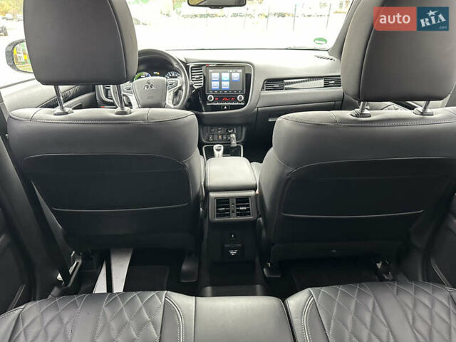 Сірий Міцубісі Аутлендер, об'ємом двигуна 2.36 л та пробігом 179 тис. км за 24950 $, фото 18 на Automoto.ua