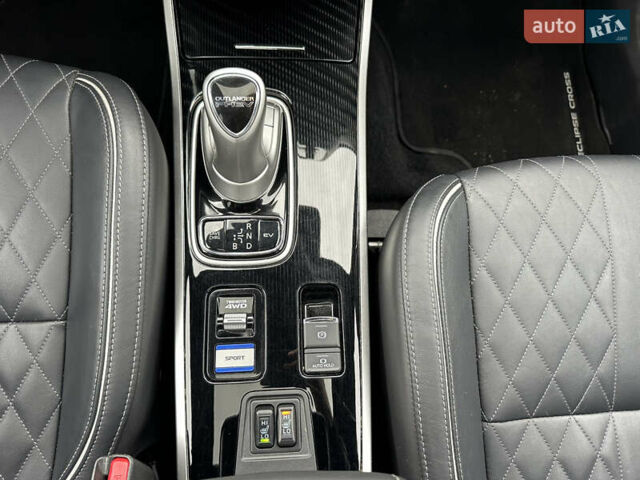 Сірий Міцубісі Аутлендер, об'ємом двигуна 2.36 л та пробігом 179 тис. км за 24950 $, фото 22 на Automoto.ua