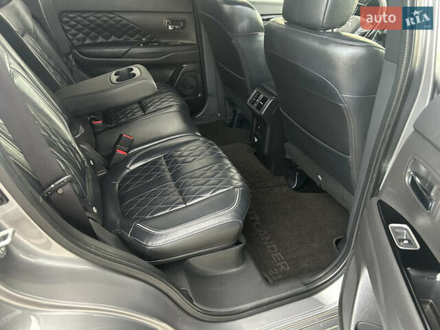 Сірий Міцубісі Аутлендер, об'ємом двигуна 0 л та пробігом 157 тис. км за 25900 $, фото 18 на Automoto.ua