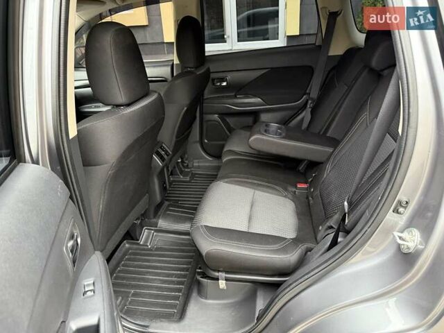 Сірий Міцубісі Аутлендер, об'ємом двигуна 2.36 л та пробігом 136 тис. км за 14800 $, фото 14 на Automoto.ua