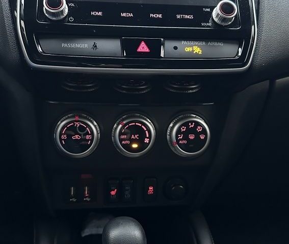 Серый Мицубиси Аутлендер, объемом двигателя 2 л и пробегом 70 тыс. км за 16799 $, фото 2 на Automoto.ua