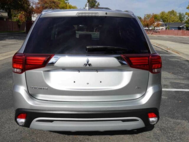 Сірий Міцубісі Аутлендер, об'ємом двигуна 2.4 л та пробігом 49 тис. км за 12100 $, фото 6 на Automoto.ua