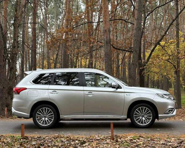 Серый Мицубиси Аутлендер, объемом двигателя 2.36 л и пробегом 179 тыс. км за 24900 $, фото 5 на Automoto.ua