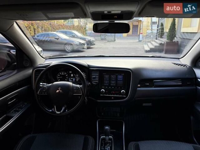 Серый Мицубиси Аутлендер, объемом двигателя 2.36 л и пробегом 136 тыс. км за 15000 $, фото 11 на Automoto.ua