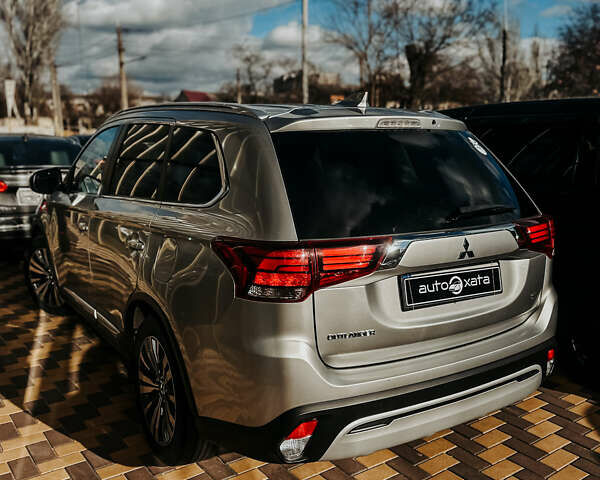 Серый Мицубиси Аутлендер, объемом двигателя 2.4 л и пробегом 95 тыс. км за 16500 $, фото 4 на Automoto.ua